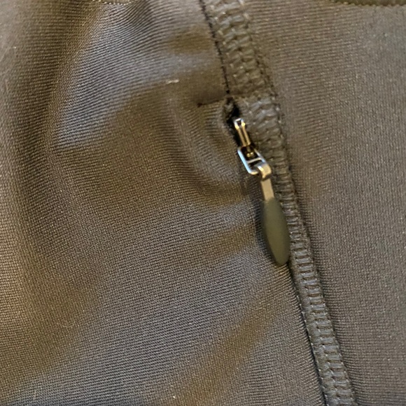 grey and blue cropped under armour leggings - Picture 4 of 4